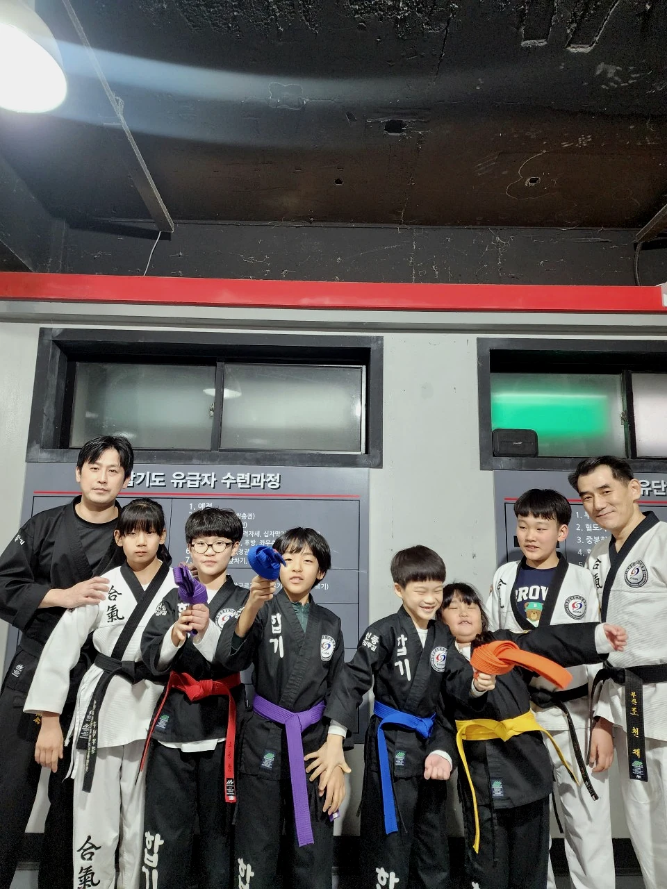 2026년 1월 합기도 승급을 마친 수련생과 지도진
